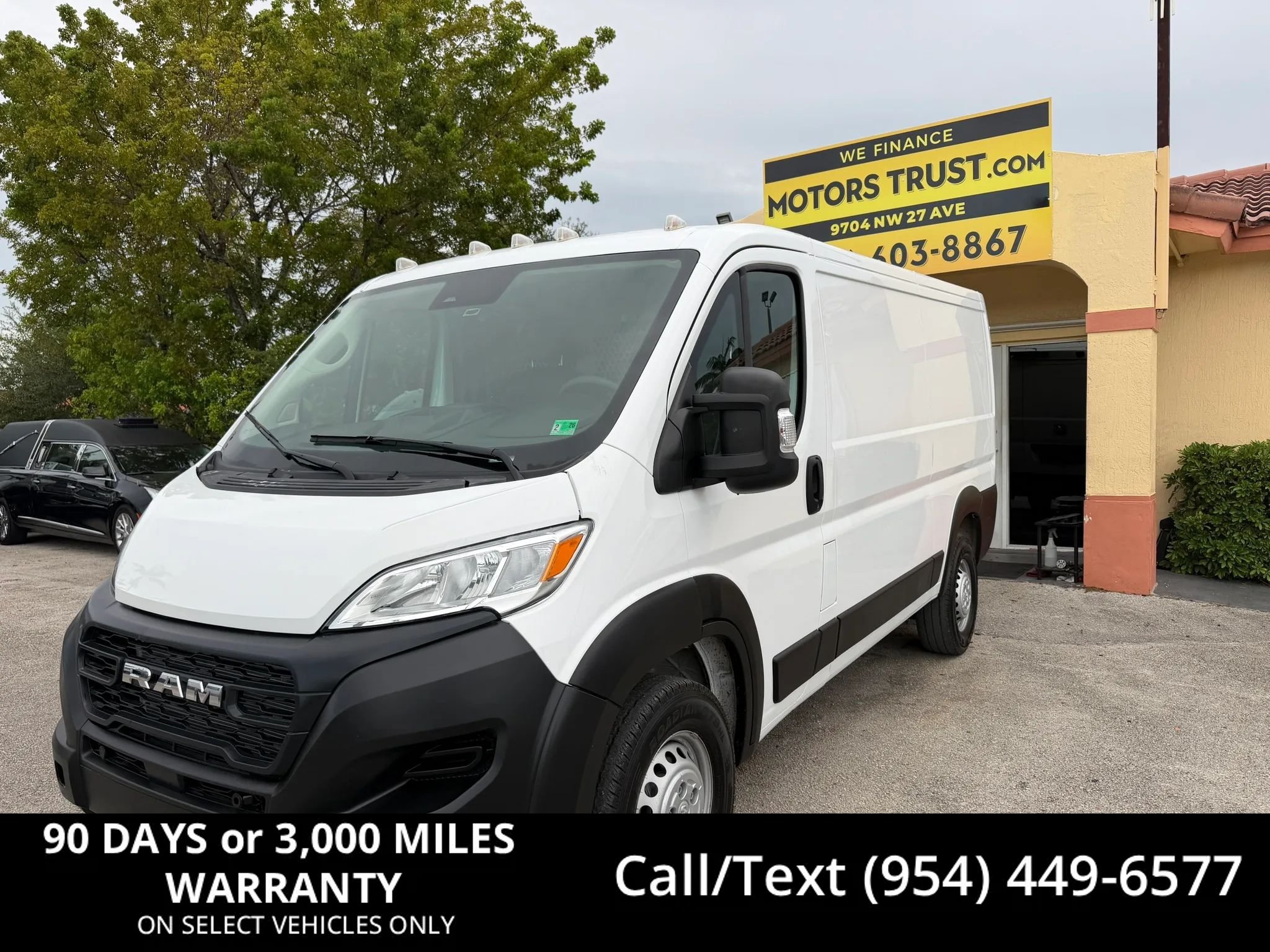 Used 2024 RAM ProMaster 2500 136 w/ Safety Group FWD image 1
