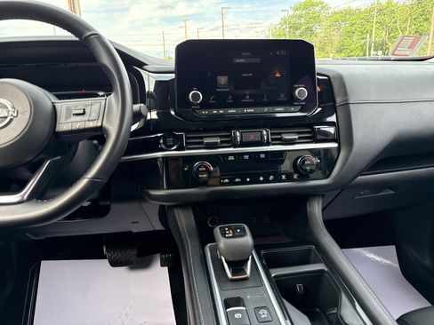 Used 2025 Nissan Pathfinder SV AWD/4WD image 24