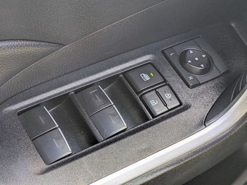 Used 2025 Toyota RAV4 XLE FWD image 23
