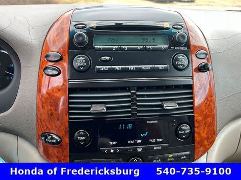 Used 2007 Toyota Sienna XLE image 30