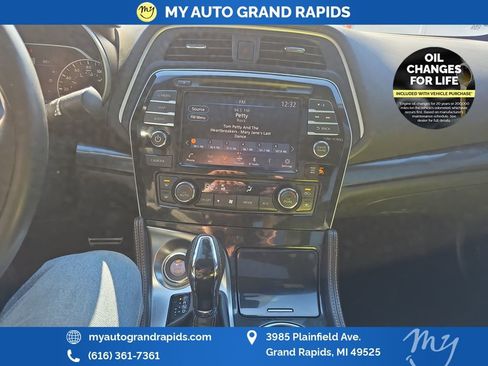 Used 2023 Nissan Maxima SR w/ Sport Mat Group image 18