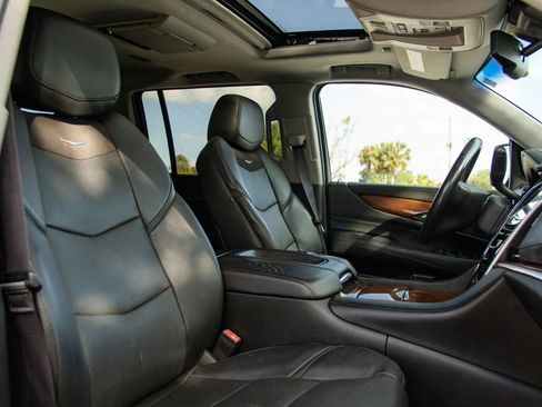 Used 2016 Cadillac Escalade ESV Luxury AWD/4WD image 26