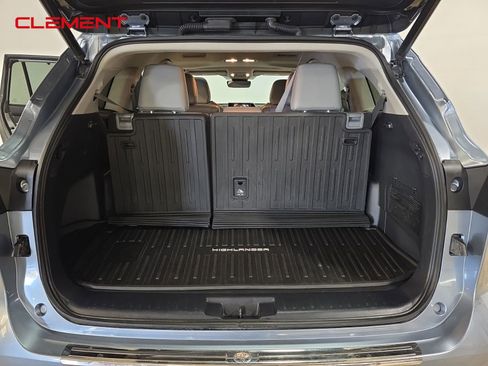 Used 2020 Toyota Highlander XLE w/ Protection Package #3 image 10