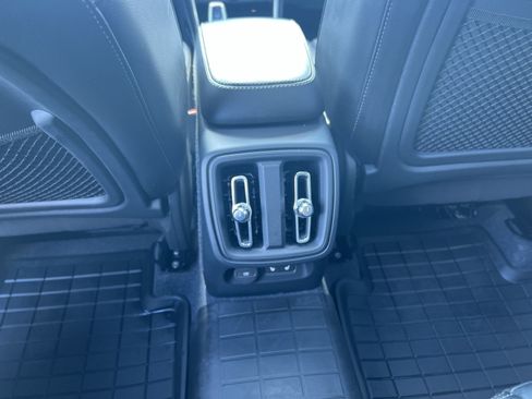 Used 2024 Volvo XC40 B5 Ultimate w/ Protection Package Premier AWD/4WD image 23