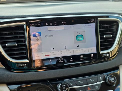 Used 2023 Chrysler Pacifica Touring-L FWD image 22