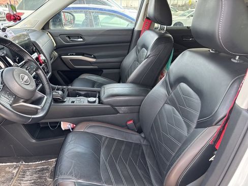 Used 2023 Nissan Pathfinder Platinum image 10