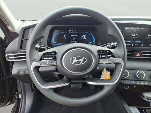 New 2026 Hyundai Elantra SE FWD image 13