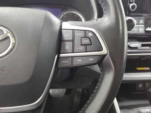 Used 2023 Toyota Highlander XLE AWD/4WD image 31