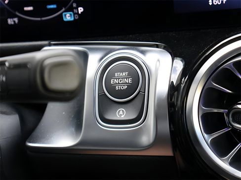 New 2025 Mercedes-Benz GLB 250 4MATIC image 28