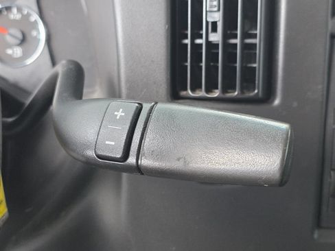 Used 2016 Chevrolet Express 2500 RWD image 21