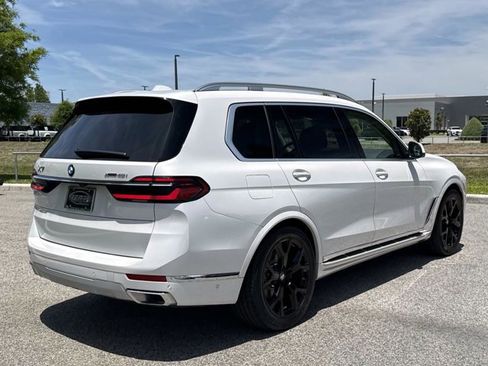 Used 2023 BMW X7 xDrive40i w/ Premium Package AWD/4WD image 3