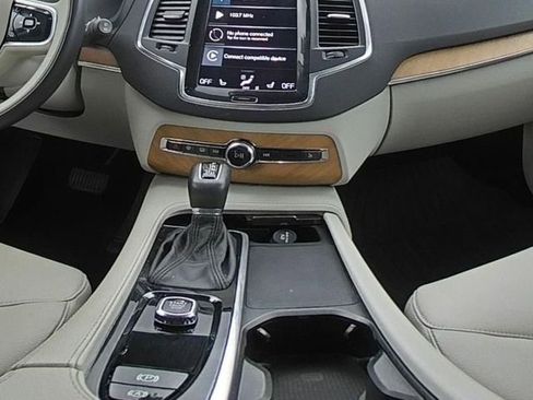 Used 2022 Volvo XC90 T5 Momentum w/ Climate Package image 23