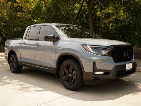 Used 2023 Honda Ridgeline Black Edition image 2