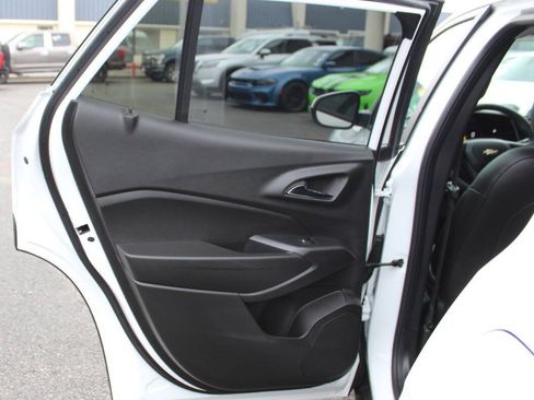 Used 2025 Chevrolet Trax LT FWD image 16