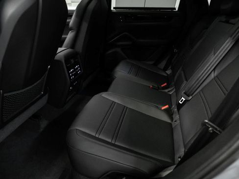 New 2026 Porsche Cayenne GTS AWD/4WD image 31