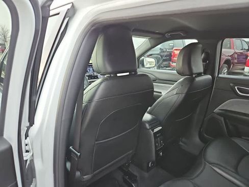 Used 2024 Jeep Compass Latitude image 25