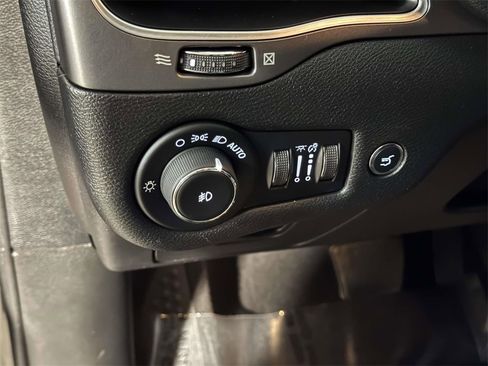 Used 2020 Jeep Cherokee Latitude Plus w/ Cold Weather Group image 25