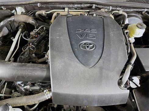 Used 2019 Toyota Tacoma TRD Sport w/ Technology Package image 29