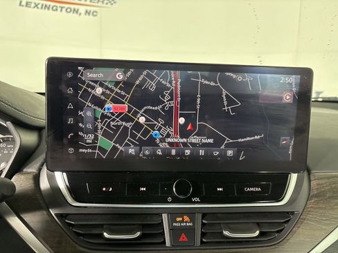 Used 2023 Nissan Altima 2.5 SV w/ SV Premium Package image 19