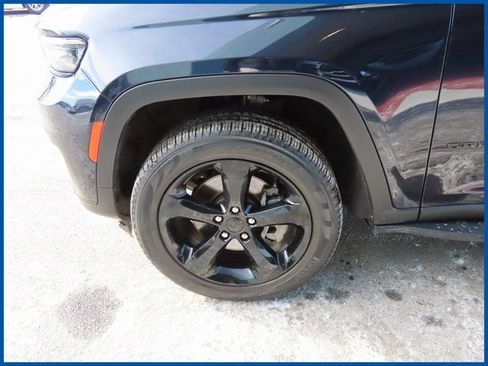 Certified 2023 Jeep Grand Cherokee L Limited w/ Luxury Tech Group II image 4