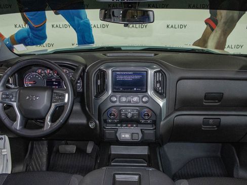 Used 2022 Chevrolet Silverado 1500 LT Trail Boss w/ LPO, Dark Essentials Package AWD/4WD image 3