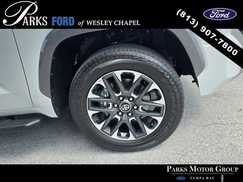 Used 2025 Toyota Tundra Limited AWD/4WD image 31