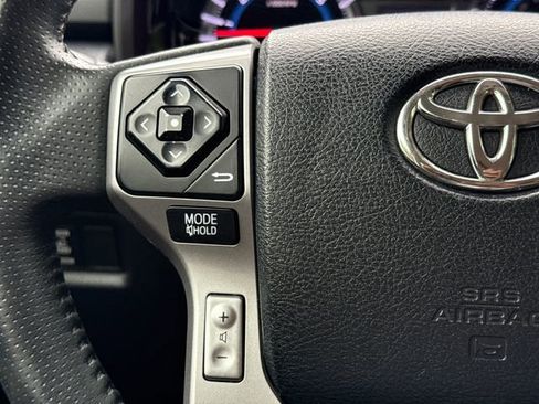 Used 2018 Toyota 4Runner SR5 AWD/4WD image 28