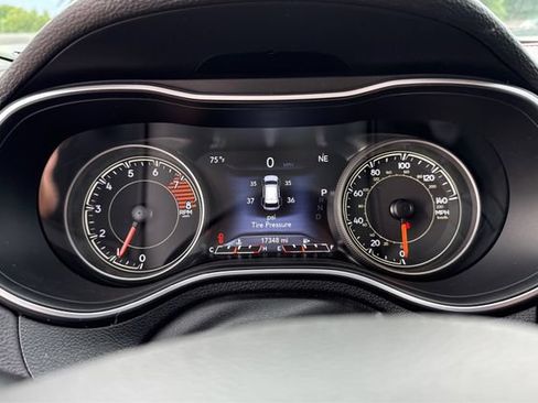 Used 2022 Jeep Cherokee Trailhawk w/ Sun, Sound & Nav Group AWD/4WD image 15
