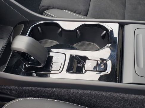 New 2026 Volvo XC40 B5 Ultra w/ Protection Package Premier image 25