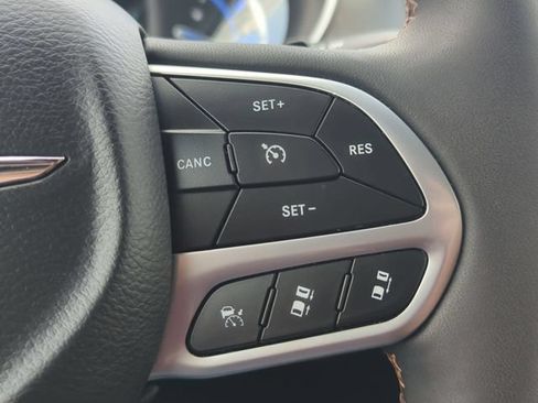 Used 2024 Chrysler Pacifica Pinnacle FWD image 14