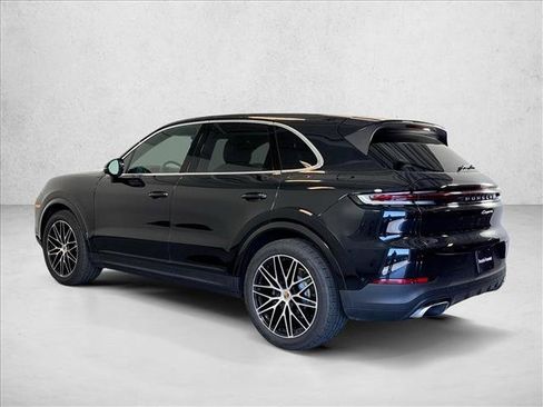 Certified 2025 Porsche Cayenne w/ Premium Package AWD/4WD image 3