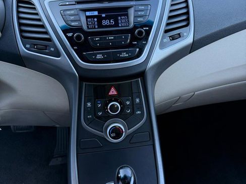 Used 2016 Hyundai Elantra SE FWD image 16