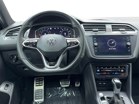 Used 2023 Volkswagen Tiguan SEL R-Line image 17
