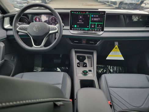 New 2026 Volkswagen Tiguan SE FWD image 13