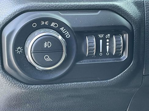 Used 2022 Jeep Gladiator Overland image 17