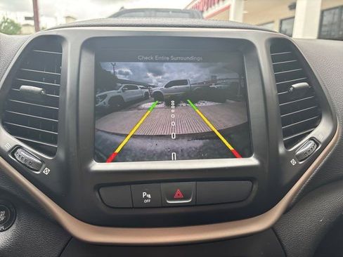 Used 2018 Jeep Cherokee Limited w/ High Altitude Package FWD image 38