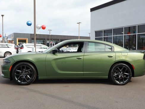 Used 2022 Dodge Charger SXT w/ Driver Convenience Group image 9
