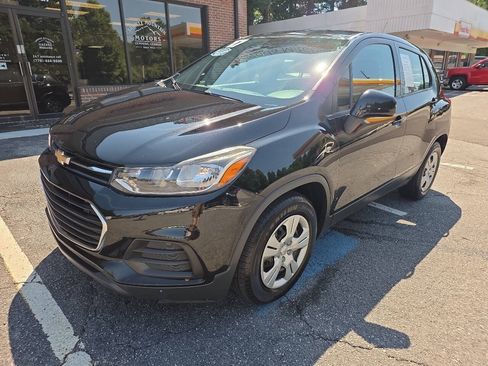 Used 2017 Chevrolet Trax LS FWD image 2