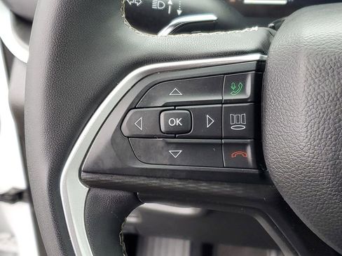 Used 2024 Jeep Grand Cherokee L Laredo image 16