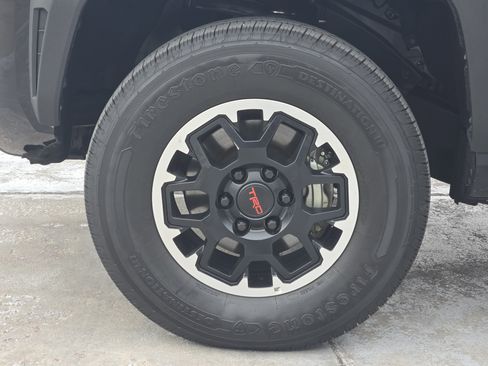 Used 2024 Toyota Tacoma TRD Off-Road image 15