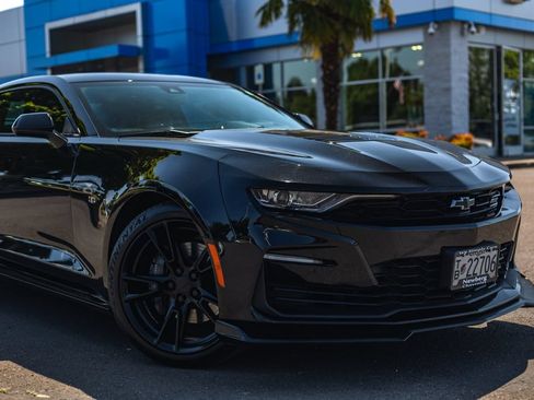 Used 2021 Chevrolet Camaro SS RWD image 3