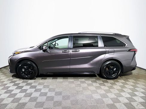 Certified 2024 Toyota Sienna Platinum FWD image 5