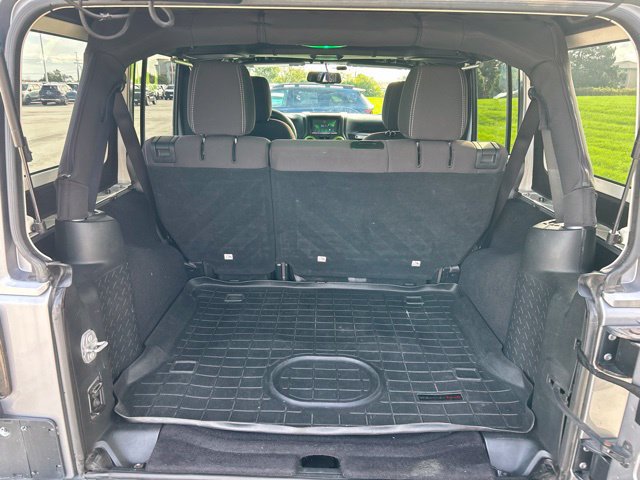 Used 2017 Jeep Wrangler Unlimited Sahara AWD/4WD image 6