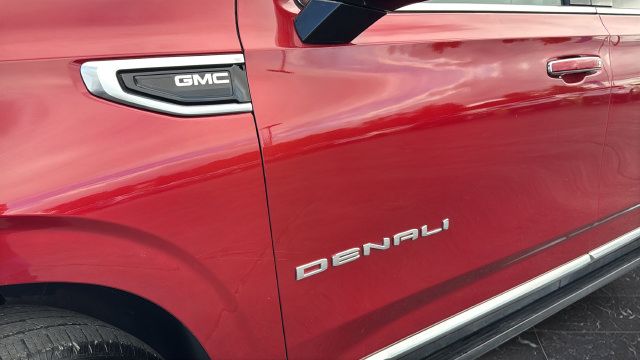 Used 2021 GMC Yukon XL Denali w/ Denali Premium Package AWD/4WD image 46