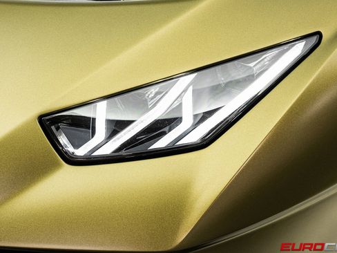 Used 2022 Lamborghini Huracan STO image 14