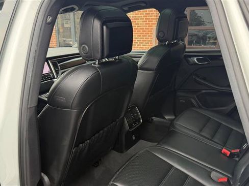 Used 2018 Porsche Macan GTS AWD/4WD image 25