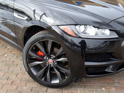 Used 2019 Jaguar F-PACE Prestige image 6