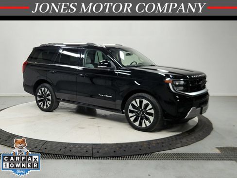 Used 2025 Ford Expedition Platinum w/ Driver's Package AWD/4WD image 1