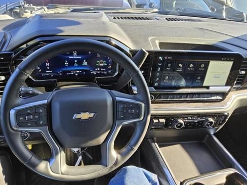 Used 2025 Chevrolet Silverado 2500 LTZ w/ LTZ Premium Package AWD/4WD image 5
