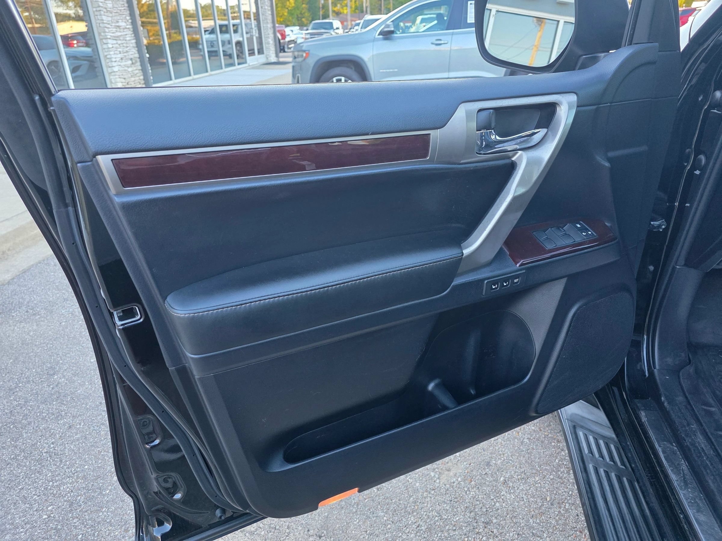 Used 2015 Lexus GX 460 w/ Premium Package AWD/4WD image 12